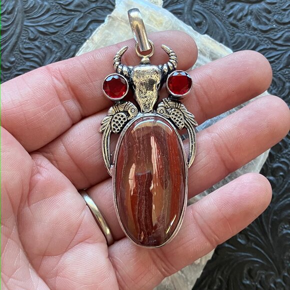 Cow Skull Birds Garnet and Red Rainbow Jasper Stone Jewelry Crystal Pendant - Picture 1 of 6